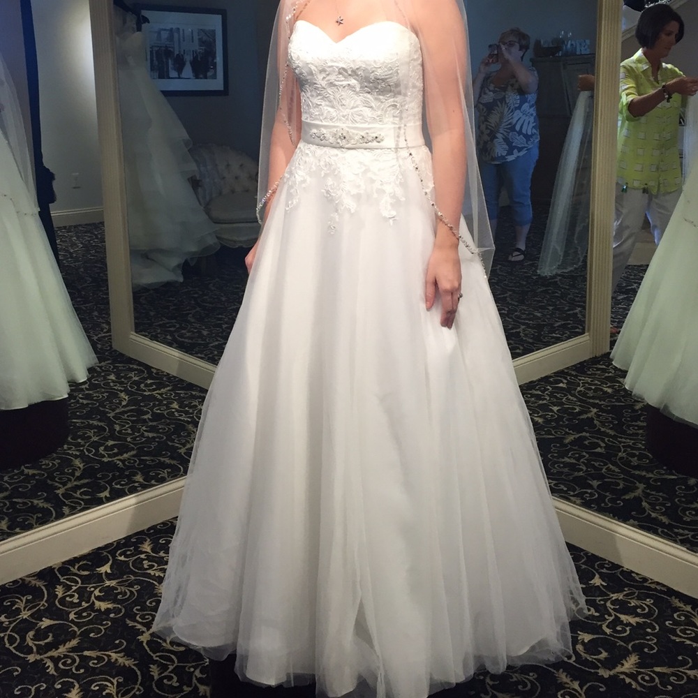 Beautiful Strapless Ball Gown Wedding Dress